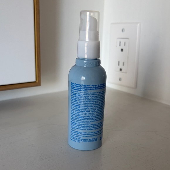 Aveda Light Elements Smoothing Fluid - Picture 2 of 2